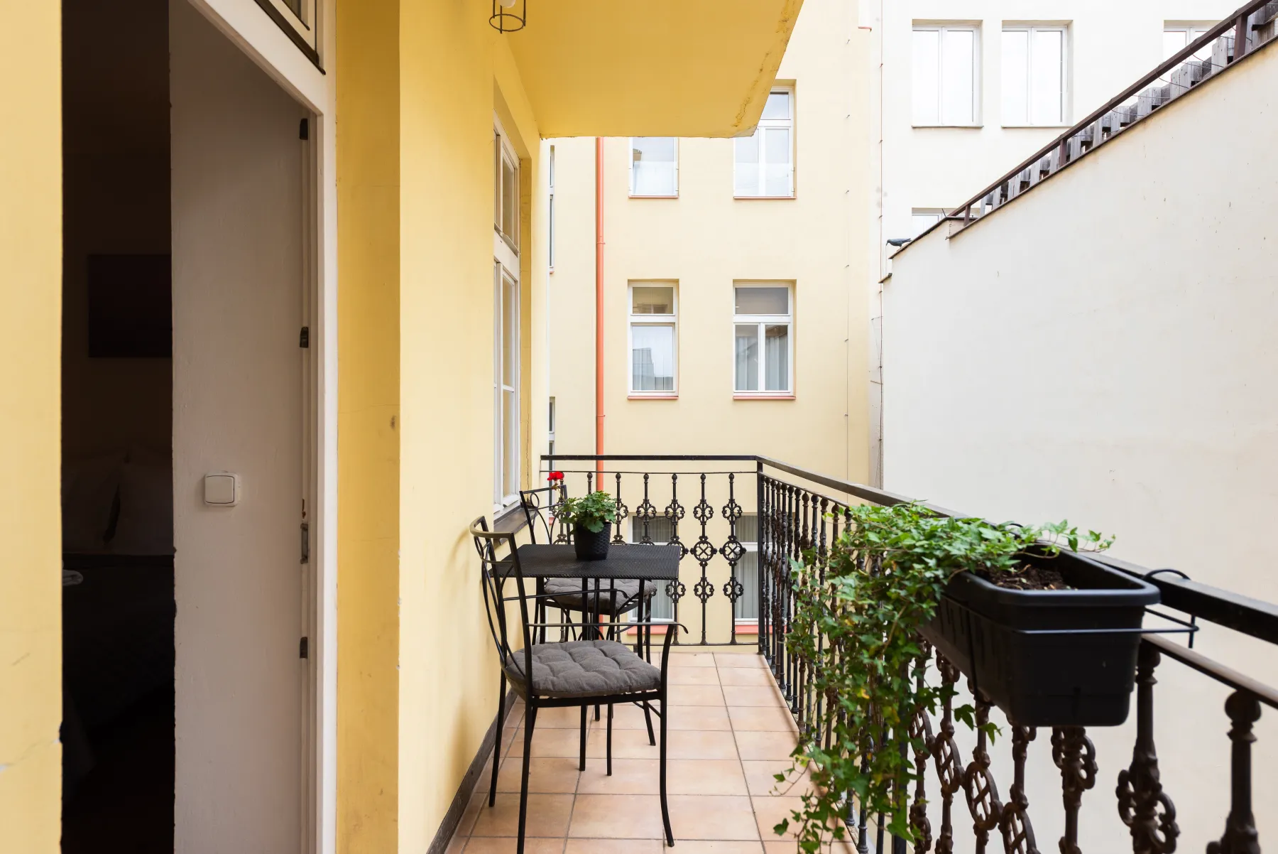 Apartmán se dvěma ložnicemi a balkonem — 3
