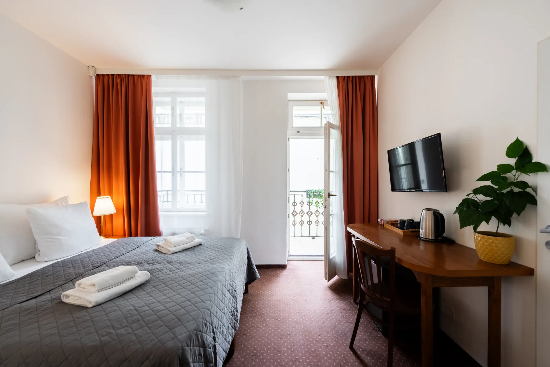 Apartmán se dvěma ložnicemi a balkonem — 6