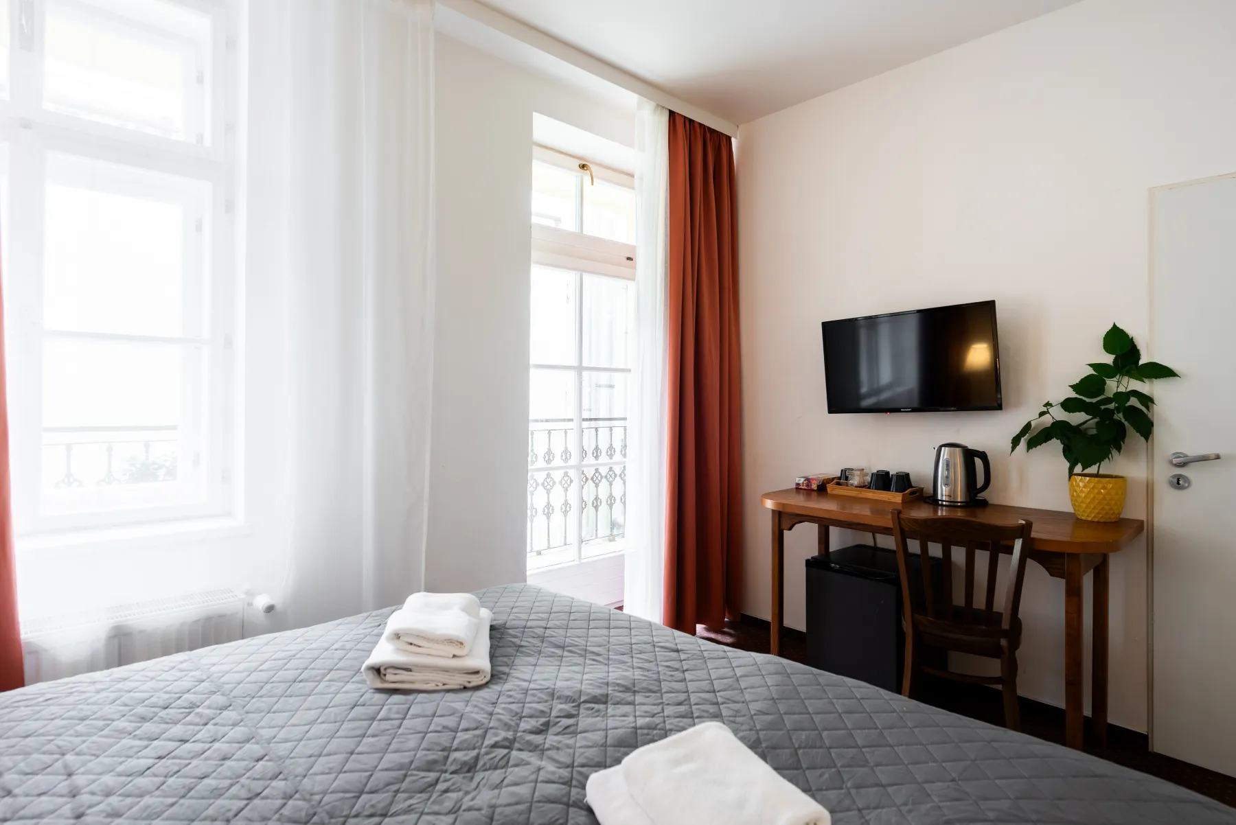 Apartmán se dvěma ložnicemi a balkonem — 9