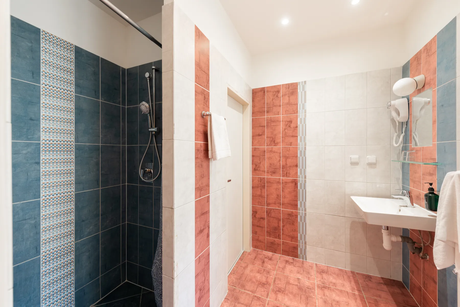 Apartmán se dvěma ložnicemi a balkonem — 11