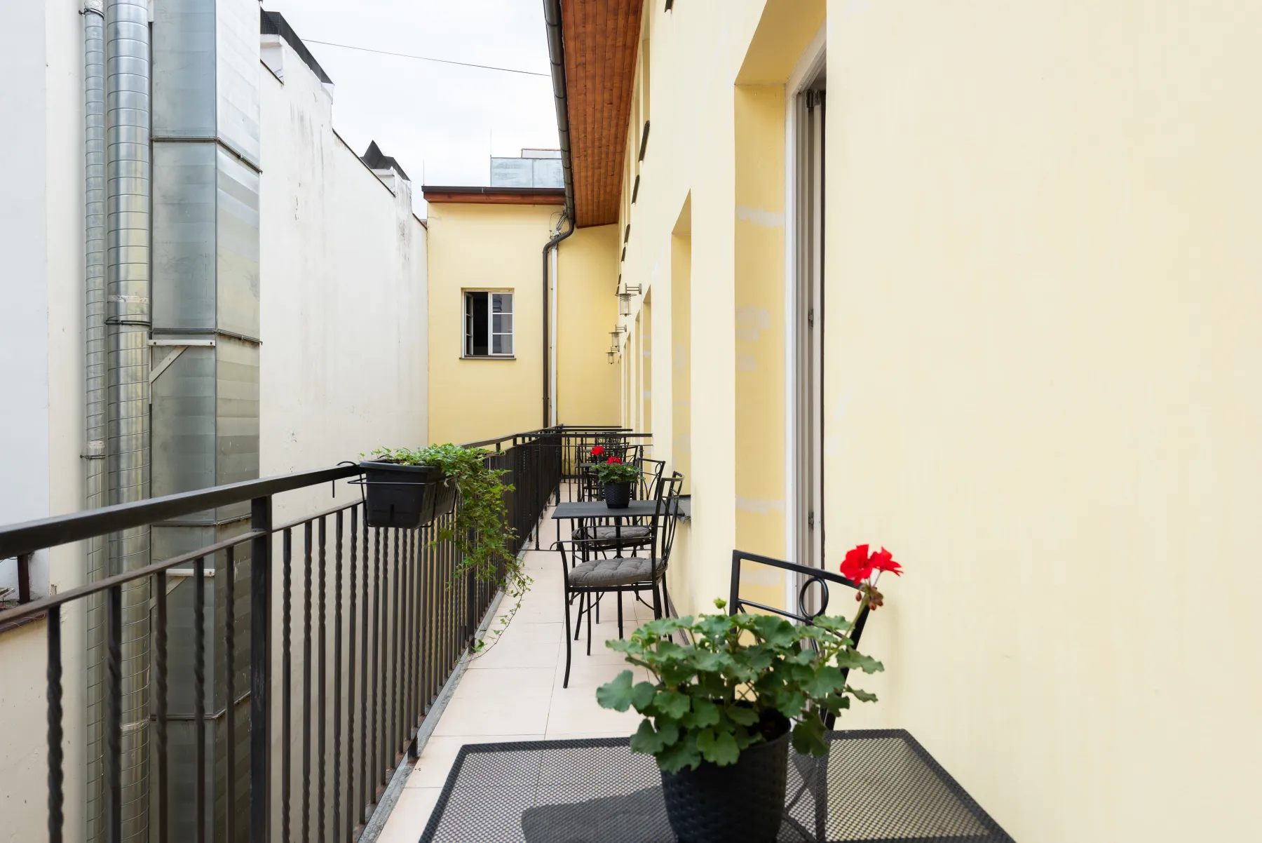Apartmán se dvěma ložnicemi a balkonem — 13