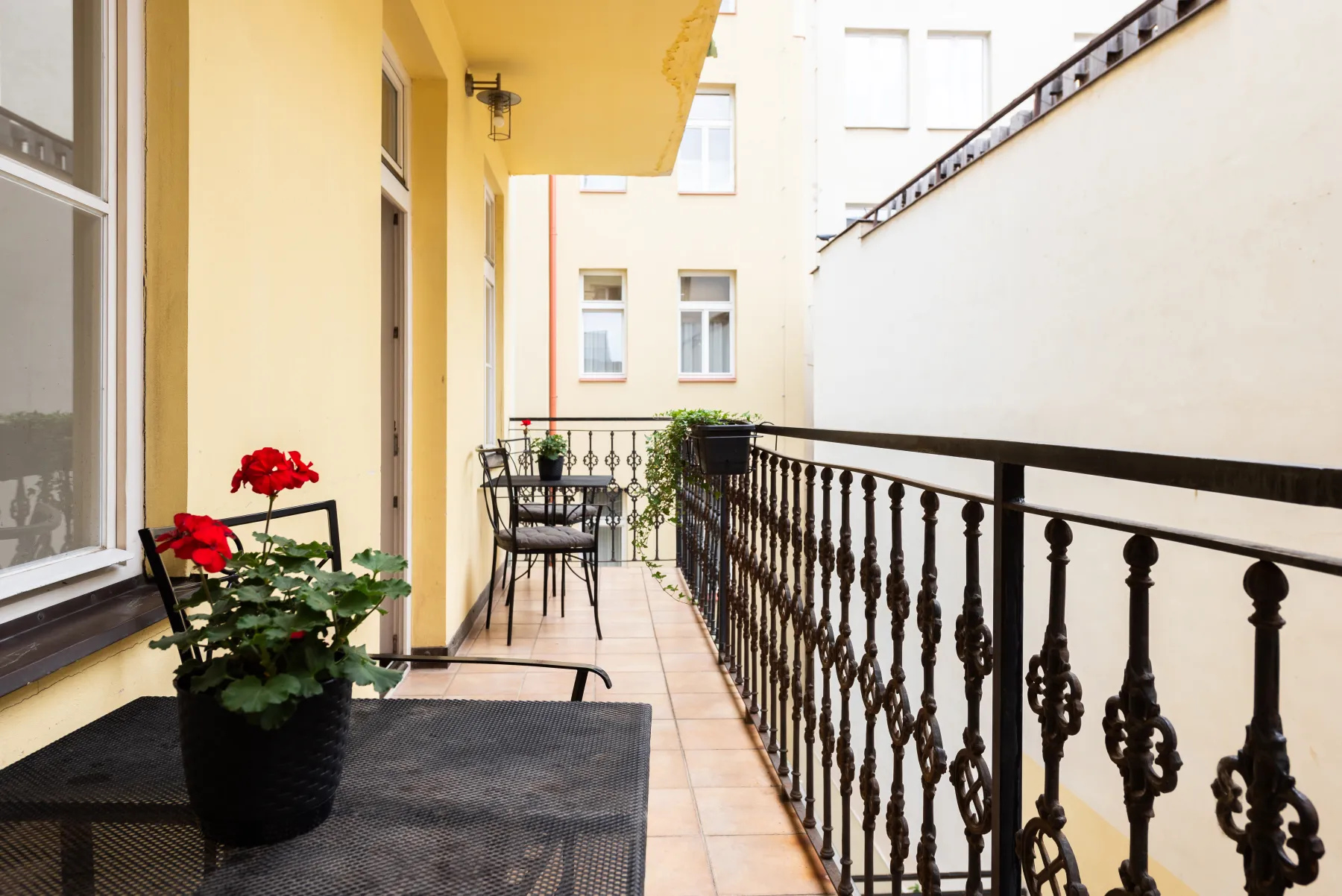 Apartmán se dvěma ložnicemi a balkonem — 2
